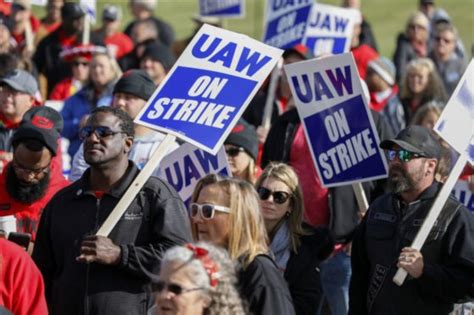 Siliconeer Uaw Leaders Reach Tentative Deal With Gm To End Us Worker