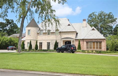 Home prices have a vast range that typically starts at $580,000 and can go up to $7,000,000. Country Club of Louisiana Homes Baton Rouge LA 70810 - YouTube