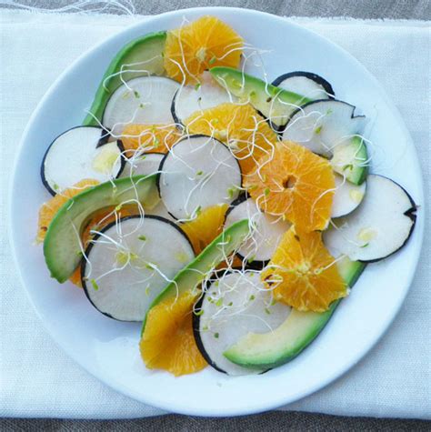 Salade aux radis noirs oranges avocats vinaigrette au jus dorange