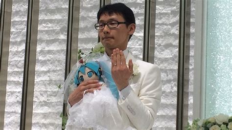 Japanese Man Spends Over £13k On Wedding To Marry Virtual Teen Idol Hatsune Miku Vg247