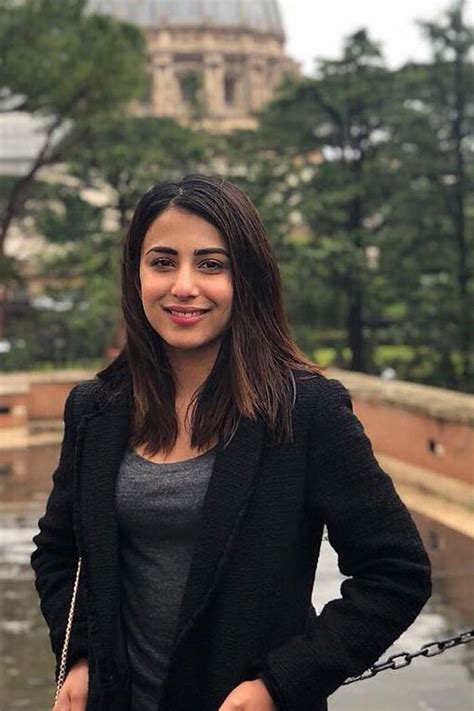 Ushna Shah Loses Her Cool On Twitter