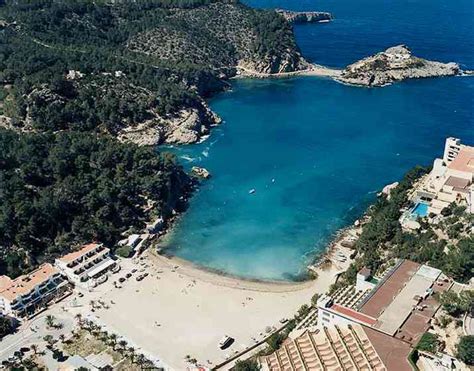 Playa Port De Sant Miquel En Sant Joan De Labritja Informaci N Mapa Y Fotos