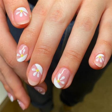 Cute Spring Nail Art Designs Daisy And White Side French Nails