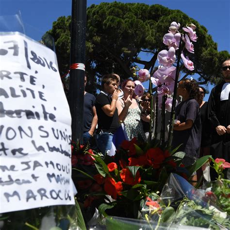 Attentat Nice Memorial - EN IMAGES - Attentat à Nice : les hommages se multiplient partout dans