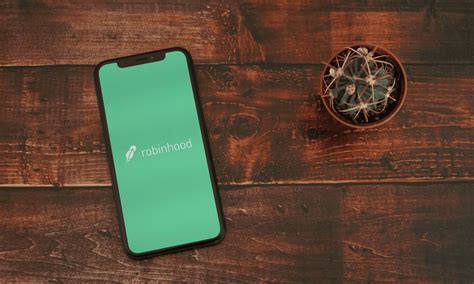 Shares are slated to start trading on july 29. Robinhood News Ipo : Michael Burry shorting Tesla, Jason ...