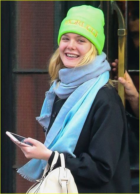 Photo Dakota Fanning Works Out In La As Sister Elle Steps Out In Nyc