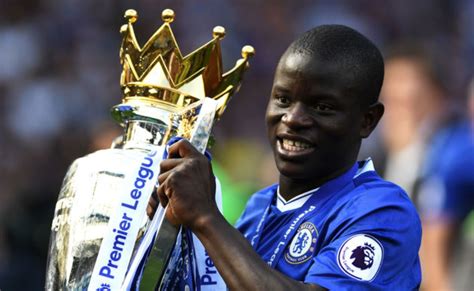 مهارات نجولو كانتي افضل لاعب فى تشيلسى 2018 نغولو كانتي، هو لاعب كرة قدم فرنسي يلعب في مركز. نجولو كانتي تحت أضواء النجومية رغم تواضعه