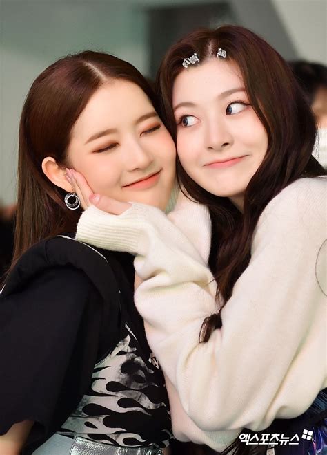 페이스캠4k 스테이씨 시은 'so bad' (stayc sieun facecam)│@sbs inkigayo_2020.11.22. 스테이씨 시은-세은 '귀여운 뽀뽀 밀당(?)' 엑's HD화보