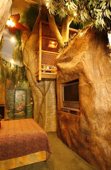 Lea the bedroom people &. Mayan Rain forest themed room with jetted tub in a bamboo ...