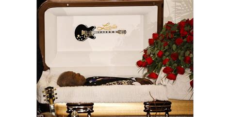 Myndblow Photos Of Celebrity Open Casket Funerals That Will Shock You