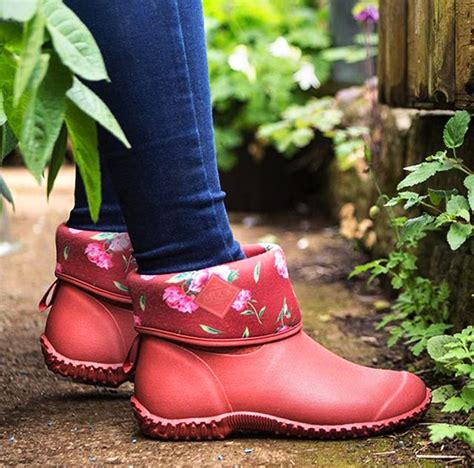 10 Best Garden Shoes And Boots In 2020 Waterproof Shoes For Gardening