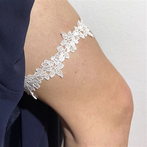 Maybe you would like to learn more about one of these? Leni weiss | Strumpfband | Philia & Agape Hochzeitsmode