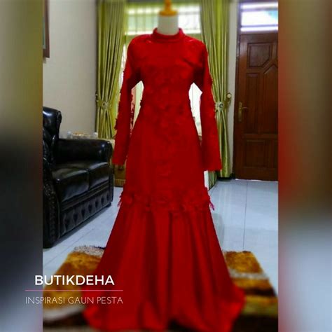 Gaun Merah