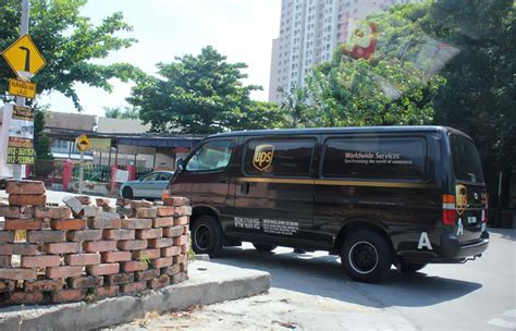 Get unlimited free access to airport lounges ; 06023014 [Review] Unboxing the Black Box -Reebonz. Branded ...