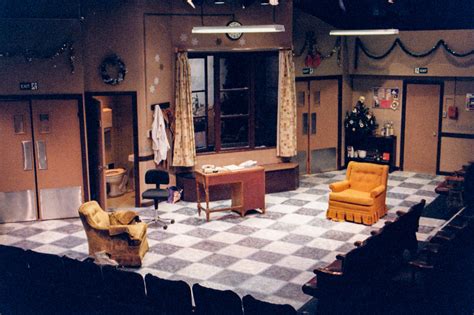 It Runs in the Family | Set Design By Ruth Neeman