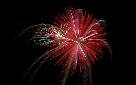 Download Wallpaper 3840x2400 Fireworks Salute Sparks Red 4k Ultra Hd