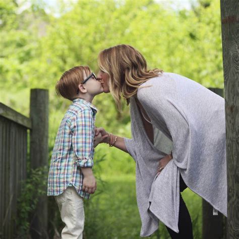 Tausend Fang Königin Mother Son Kissing Experiment Acht Bund Prozentsatz