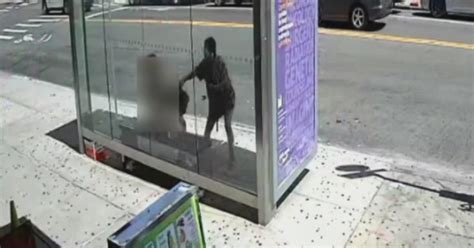 Caught On Camera Woman S Purse Snatched From Her Hands At Brooklyn Bus Stop Cbs New York