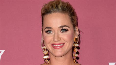 Katy Perry Denies She S Had A Boob Job After Surgery Rumours But Admits