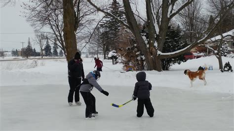Enjoy hours of skating without having to deal with the crowds using this backyard ice rink kit. Ice Rink Kit Standard Sizes | Backyard Rink
