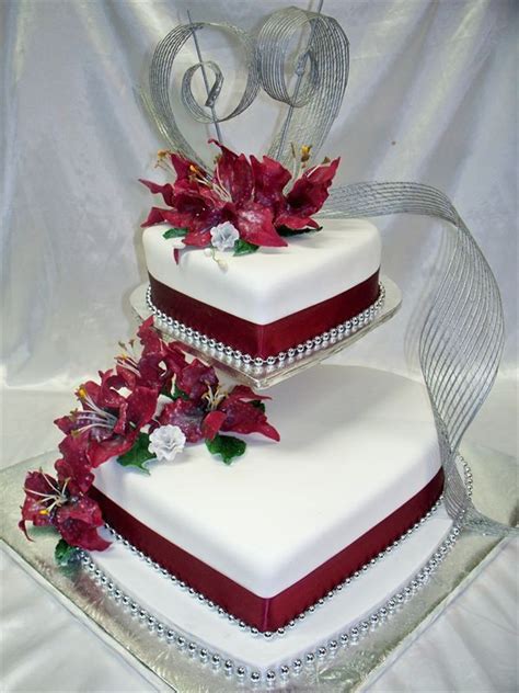 Helps boost impulse sales of colorful cakes. Heart Shaped Wedding Anniversary Cakes (With images ...
