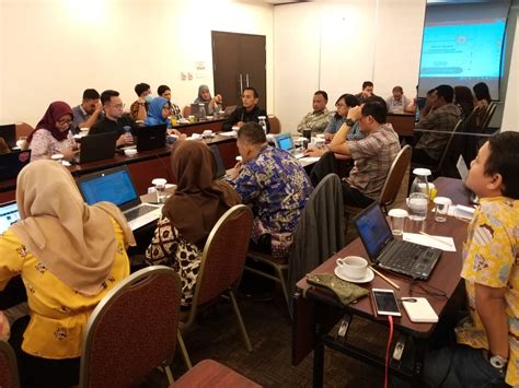 Perjanjian pertahanan lima negara (bahasa inggeris: Menyoal Undang-Undang Pengelolaan Sumber Daya Nasional ...