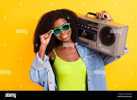 Photo Portrait Of Woman Keeping Boom Box At Party Wearing Stylish