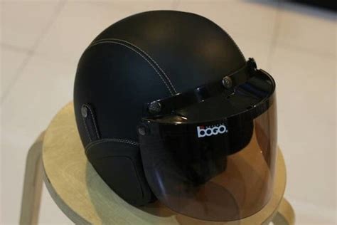 Helm menjadi perlengkapan yang wajib dipakai saat mengendarai sepeda motor. Jual TERBARU Helm Bogo FLAT - Helm Kulit Kaca Bogo ...