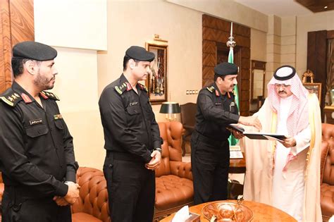 واستخدم المطار الممر المؤدي إلى صالة المغادرة بالصالة رقم 1، ليكون موقعًا وثق مقطع فيديو علم المملكة العربية السعودية وهو يرفرف داخل حوض الأسماك بمطار الملك عبدالعزيز في جدة، والذي يعد. الأمير مشعل بن ماجد يستقبل مدير إدارة دوريات الأمن بجدة ...