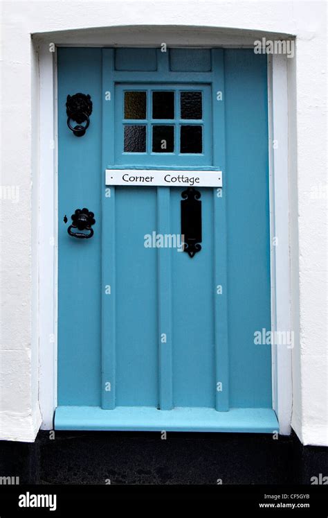 Blue Door Traditional Cottage Bosham Hi Res Stock Photography And
