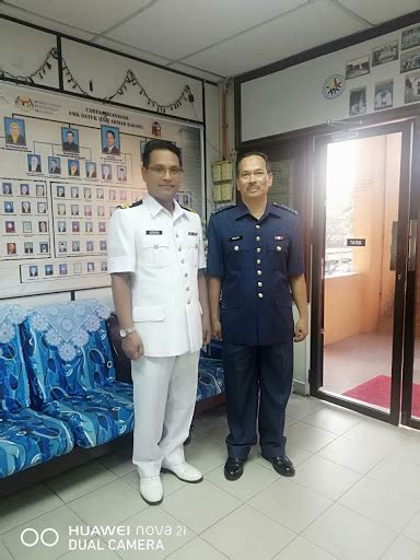 El nombre ahmad badawi es un patronímico , y la persona debe ser referida por el. Sekolah Menengah Kebangsaan Datuk Haji Ahmad Badawi: April ...
