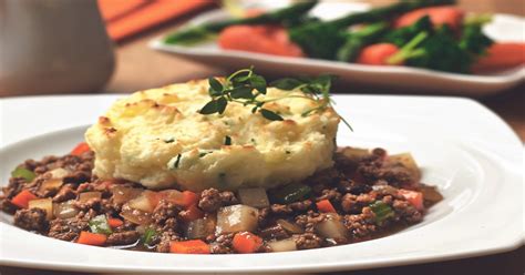 Shepherd's pie with rich lamb and creamy mash is winter comfort food at its best. Quorn Meat Free Deconstructed Cottage Pie Recipe | Quorn SG