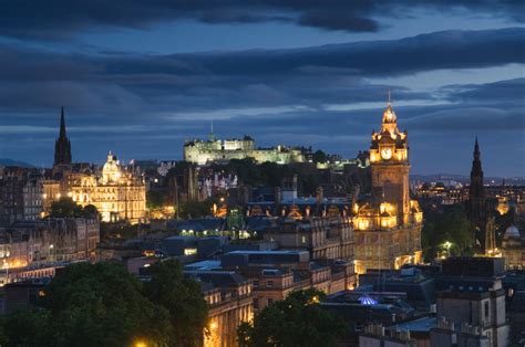 Edinburgh, capital city of scotland, located in southeastern scotland with its center near the southern shore of the firth of forth. EDIMBURGO, UNA CIUDAD CON SABOR A HISTORIA | Tentaciones ...