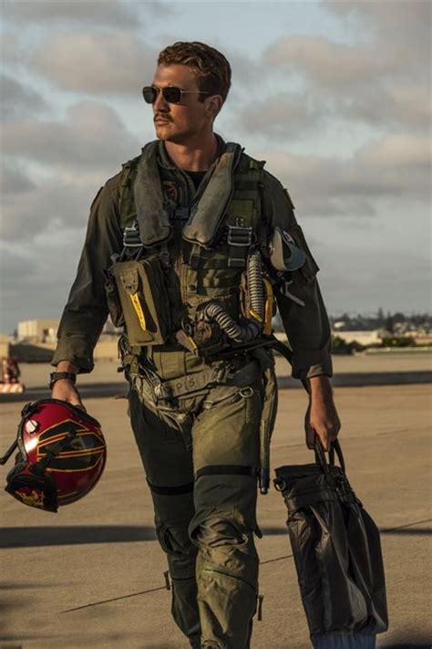 Foto De Miles Teller Top Gun Maverick Foto Miles Teller Adorocinema