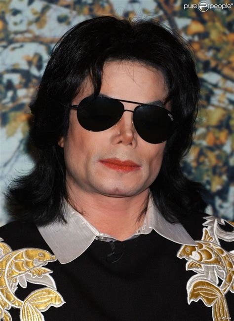 He has also received numerous awards for his contributions to the world of pop music, and for his numerous best selling albums. Michael Jackson en 2003 - Purepeople