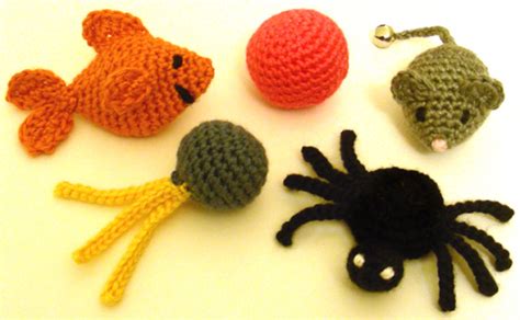 Why not craft a cat toy in the shape of a mouse, fish, or even fortune cookie to keep a. Crochet Spot » Blog Archive » Crochet Pattern: 5 Quick Cat ...