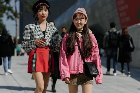the best street style from seoul fashion week spring 2019 seoul fashion cool street fashion