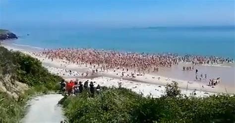 thousands of women smash world s largest skinny dip record cbs miami