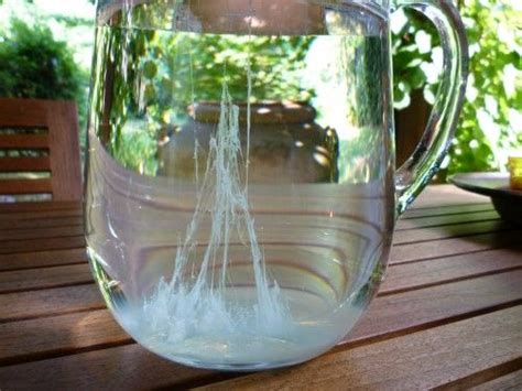 Per la vostra barca di san pietro vi occorre un uovo, una bottiglia (o un bottiglione, una brocca, un decanter) e acqua. Barca Di San Pietro | Sano, Barche, Pietre