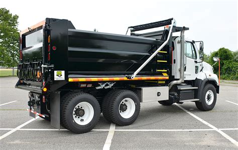 Cubic yards in a typical dump truck. How Many Cubic Yards In A Tandem Dump Truck - GeloManias