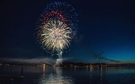 3840x2400 Fireworks Explosion Above Water Body 8k 4k Hd 4k Wallpapers