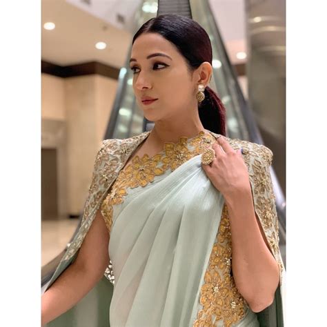Akasa singh, neeti mohan, kamaal khan — aithey aa 03:39. Neeti Mohan looks stunning in a saree in her latest ...