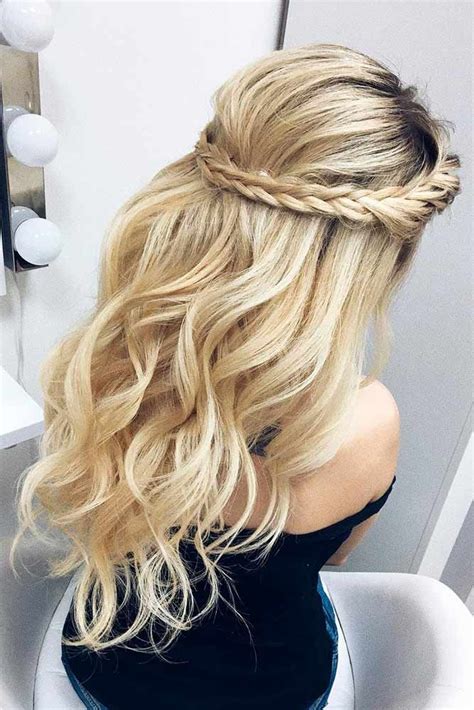 30 Stylish And Cute Homecoming Hairstyles Homecoming Hairstyles