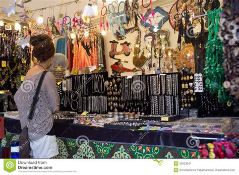 Create unforgettable and meaningful unique gifts for your loved ones today! Souvenir Shop And Jewelery In Rome Editorial Photo - Image ...