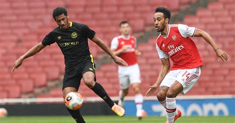 'It's embarrassing' - Arsenal fans go berserk as Gunners ...