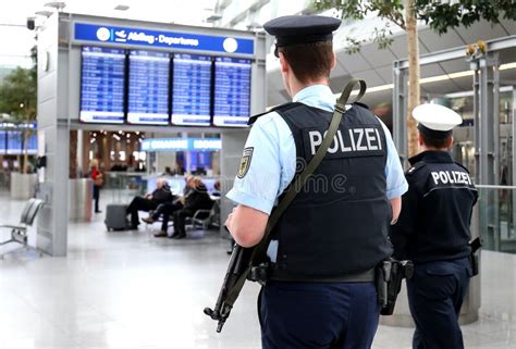 Deutsche Polizei Redaktionelles Stockfoto Bild Von Koch 71063008