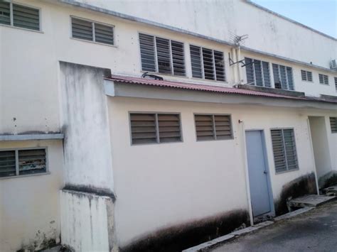 Ayer keroh golf 2.9 km. Partially Furnished Room In Apartment For Rent At Taman ...