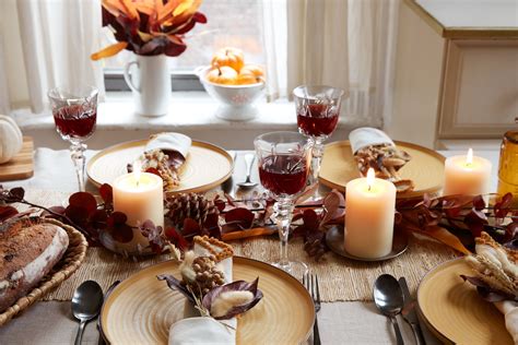 Tom listens to them as they speak. 13 Pretty Thanksgiving Tablescape Ideas