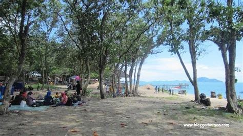 Pantai pasir panjang adalah objek wisata alam berupa pantai yang berpasir putih dan panjang yang terletak di kecamatan tujuh belas, kota singkawang, kalimantan barat. Pantai Pasir Panjang Singkawang, Sudah Ada Sejak Jaman ...