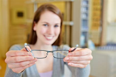 How To Reduce The Blurriness Caused By Reading Glasses Learn Glass Blowing